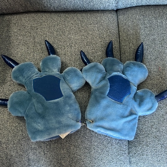 Stitch Disney Furry Claw Gloves - Picture 2 of 3